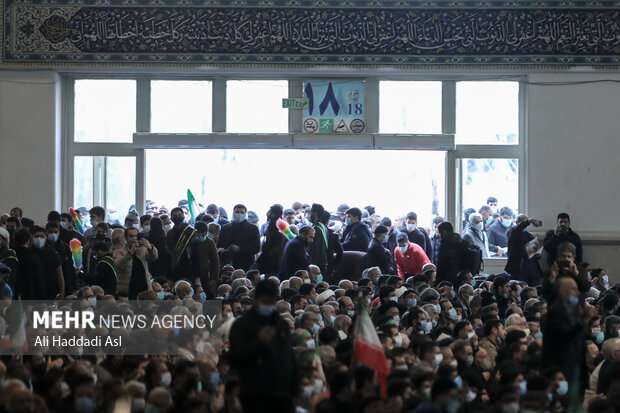 مراسم دومین سالگرد شهادت سردار سلیمانی با حضور پر شور مردم در مصلی تهران برگزار شد