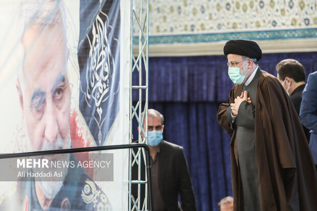 حجت الاسلام سید ابراهیم رئیسی، رئیس جمهور  در مراسم دومین سالگرد شهادت سردار سلیمانی در مصلی تهران حضور دارد