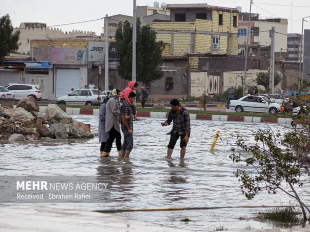 شکسته شدن سیل بندهای خاکی در هشتبندی/سیل وارد منازل شد - خبرگزاری مهر |  اخبار ایران و جهان | Mehr News Agency