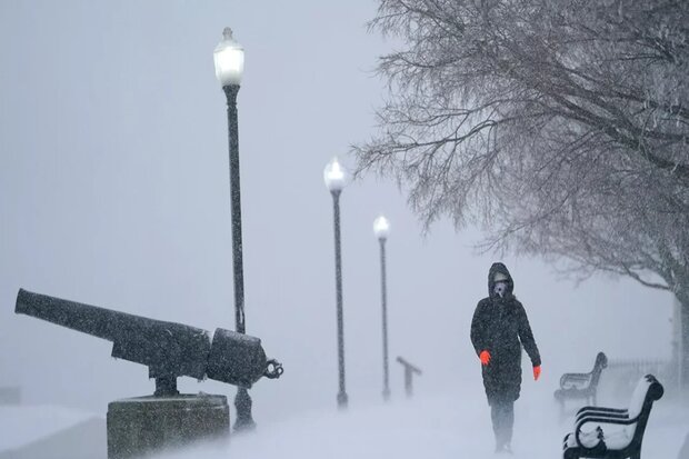 Massive US snowstorm kills at least three people