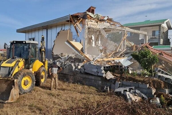 ۴ ویلای غیرمجاز در اراضی شالیزاری لشت نشا تخریب شد ۴ ویلای غیرمجاز در اراضی شالیزاری لشت نشا تخریب شد