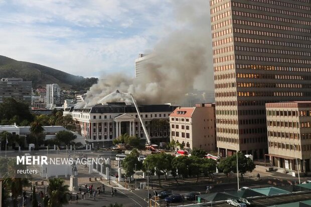 آتش سوزی در پارلمان آفریقای جنوبی