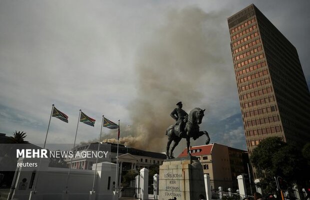 آتش سوزی در پارلمان آفریقای جنوبی