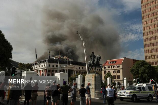 آتش سوزی در پارلمان آفریقای جنوبی