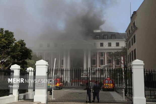 آتش سوزی در پارلمان آفریقای جنوبی