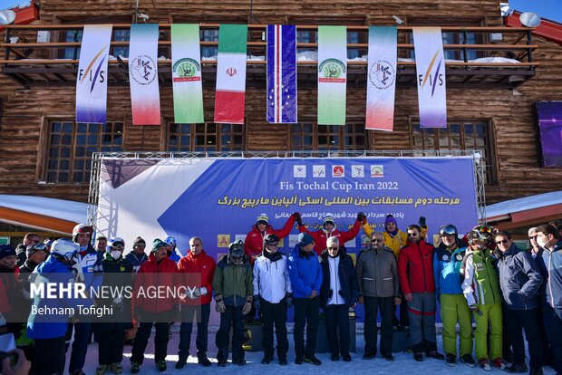 برترین های بخش آقایان رقابت های اسکی آلپاین انتخابی المپیک با حمید سجادی وزیر ورزش  عکس یادگاری گرفتند