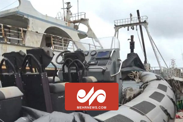 تصاویری از توقیف کشتی اماراتی توسط نیروهای یمنی