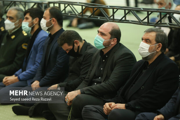  محسن منصوری استاندار تهران در مراسم وداع با پیکر‌های مطهر ۱۵۰ شهید گمنام دوران هشت سال دفاع مقدس در مصلای تهران حضور دارد