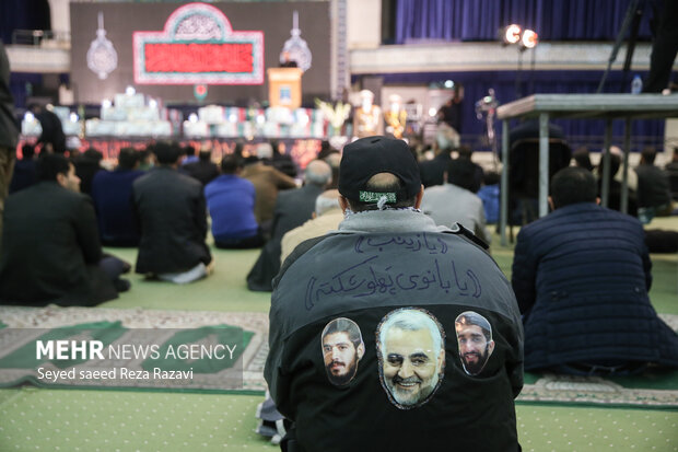 وداع با پیکر‌های مطهر ۱۵۰ شهید گمنام دوران هشت سال دفاع مقدس  شامگاه امروز با حضور مردم در مصلای تهران برگزار شد
