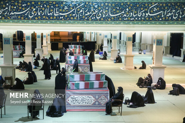 وداع با پیکر‌های مطهر ۱۵۰ شهید گمنام دوران هشت سال دفاع مقدس در مصلای تهران