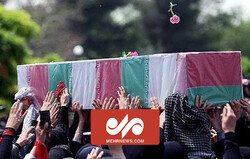 آغاز مراسم تشییع پیکر ١۵٠ شهید دفاع مقدس از مقابل دانشگاه تهران