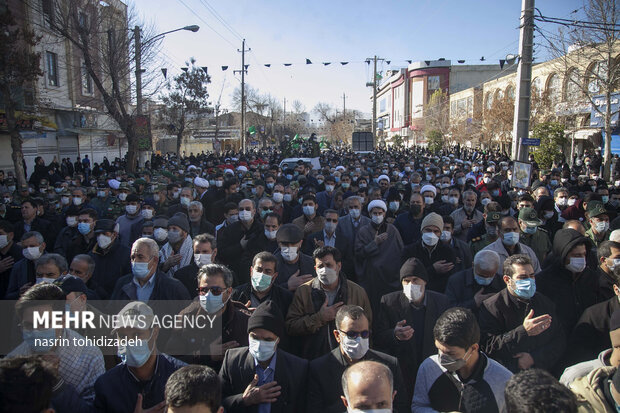 مراسم تشییع پیکر سه شهید گمنام دفاع مقدس در کرمانشاه