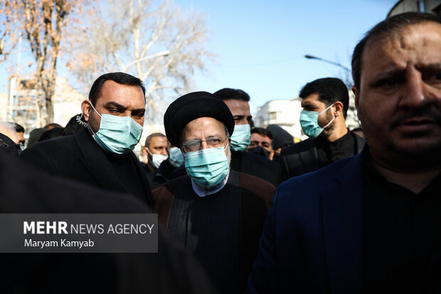 حجت الاسلام سید ابراهیم رئیسی رئیس جمهور در مراسم تششیع پیکر ۱۵۰ شهید گمنام دفاع مقدس در تهران حضور دارد