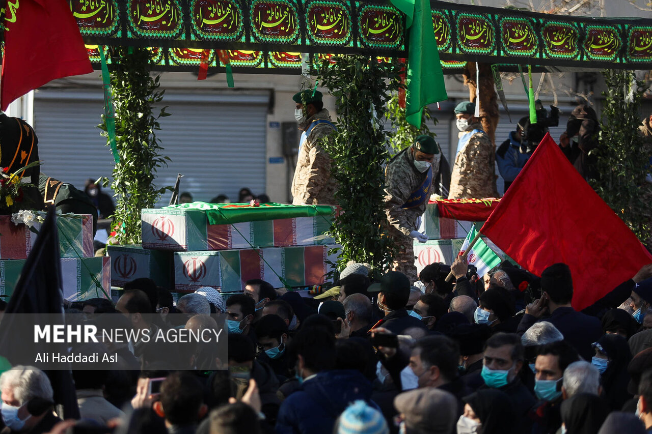 تشییع پیکرهای مطهر ۱۵۰ شهید گمنام دفاع مقدس در تهران