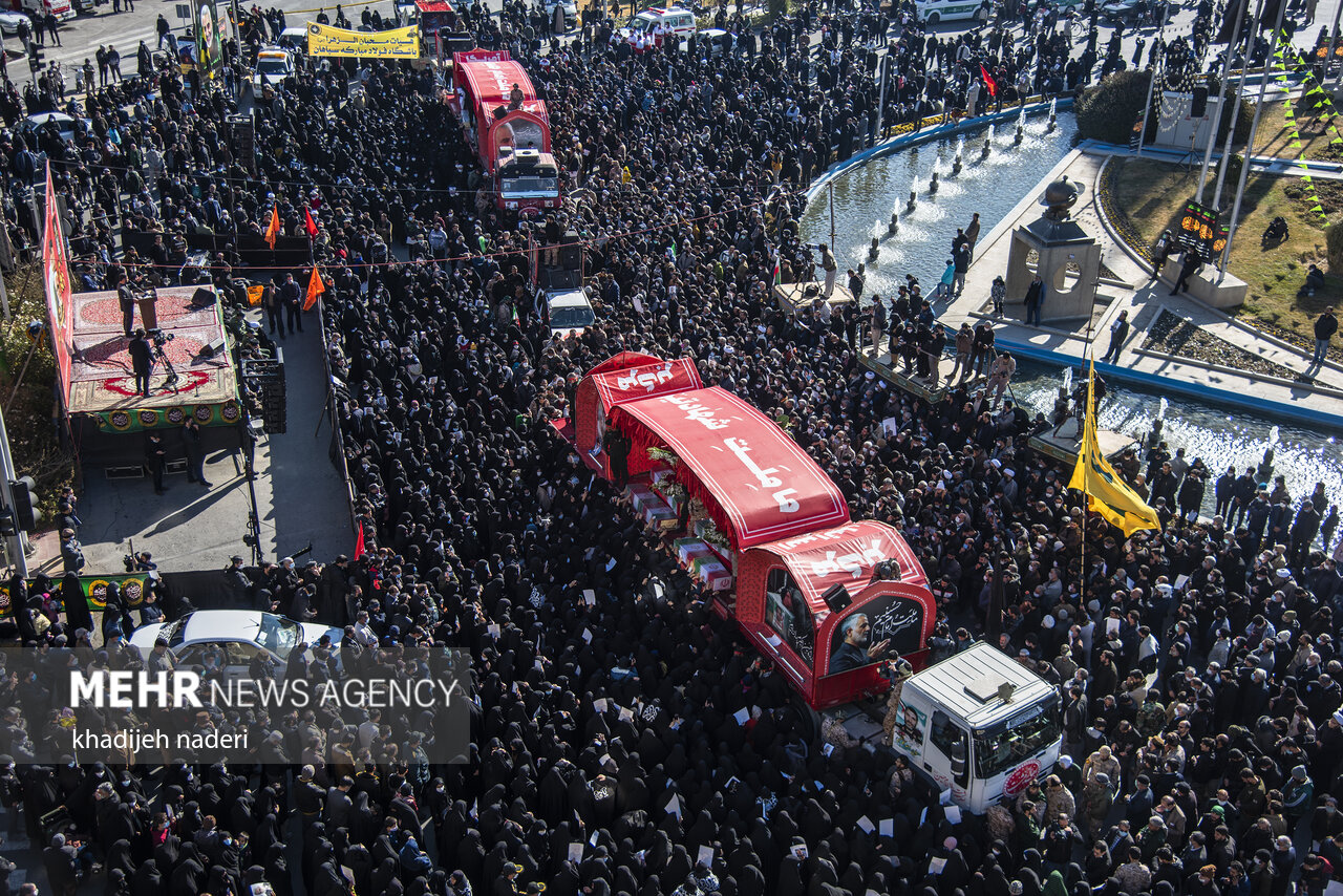 ایران کے مختلف شہروں میں گمنام شہیدوں کی تشییع جنازہ میں عوام کی وسیع پیمانے پر شرکت