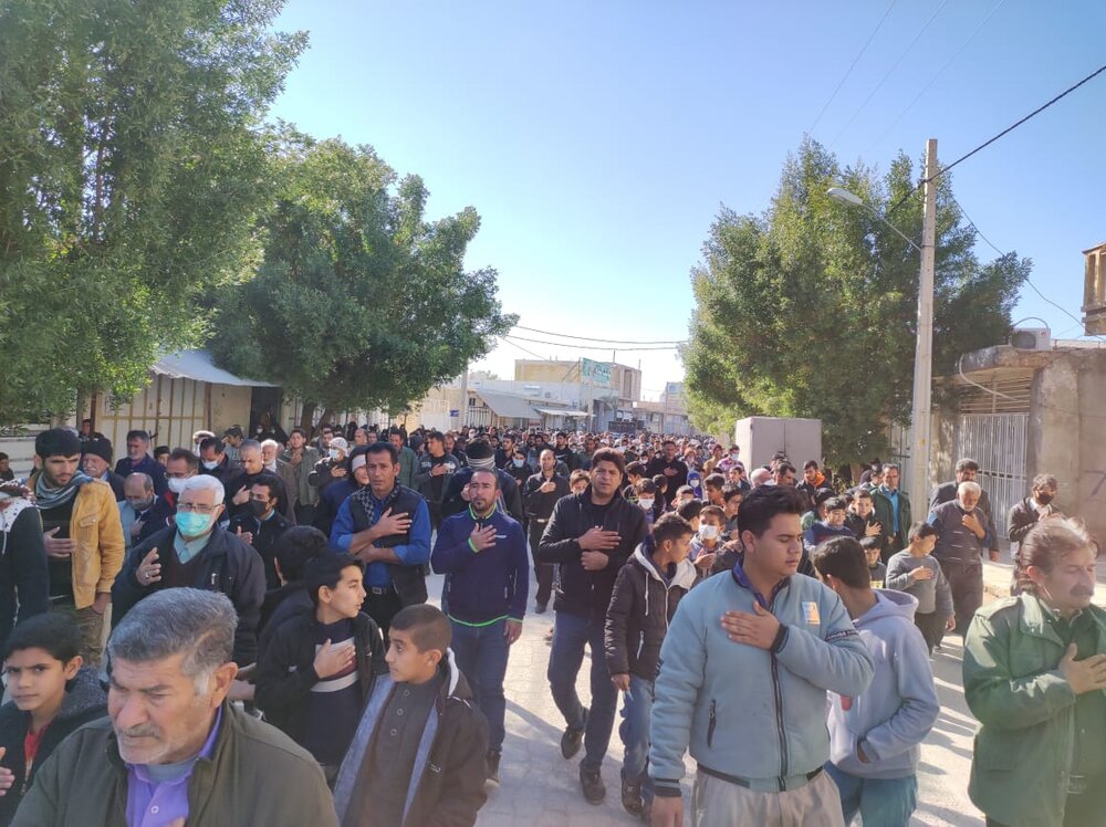 اجتماع بزرگ فاطمیون شهر دبیران برگزار شد/توزیع ۳ هزار پرس غذا