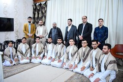 وفد العتبة الحسينية يواصل جولاته بين المراكز القرآنية في إيران