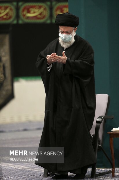 Leader attends mourning ceremony of Hazrat Fatemeh (PBUH)
