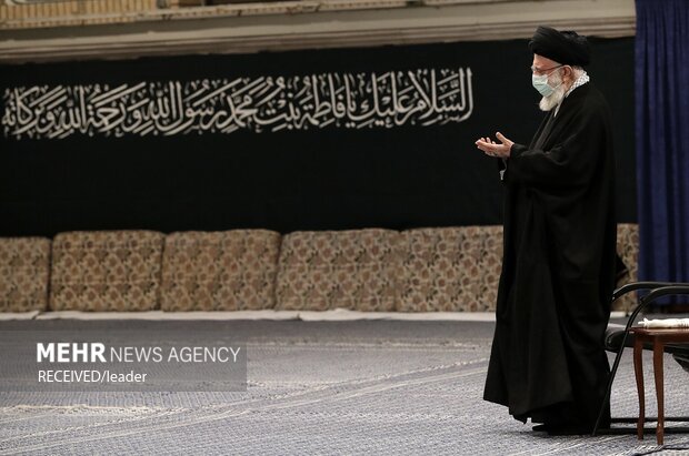 Leader attends mourning ceremony of Hazrat Fatemeh (PBUH)
