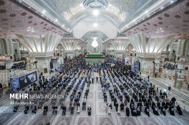 تجمع بزرگ جامعه کارگری و کار فرمایی مردان میدان تولید صبح روز چهارشنبه پانزده دی ماه در مرقد امام خمینی (ره) برگزار شد