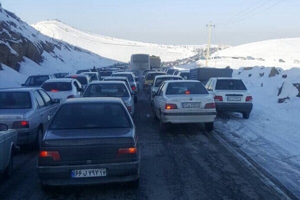 ترافیک شدید جاده دسترسی به پیست اسکی خوشاکو ارومیه