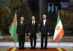 وزير الخارجية الايراني يلتقى الممثل الخاص لرئيس تركمانستان