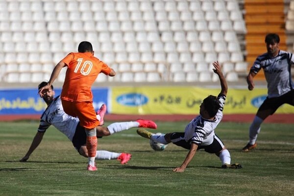 نتایج به کام انزلی چیها شد / توقف تعقیب کنندگان در روز برد ملوان