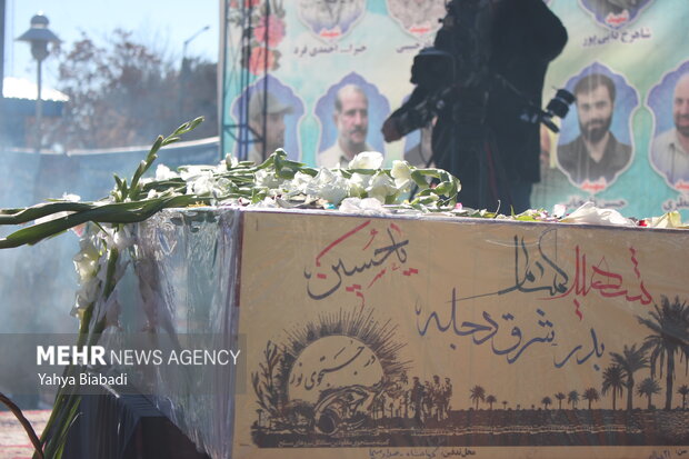 تشییع و خاکسپاری پیکر مطهر یک شهید گمنام در صدا و سیمای کرمانشاه