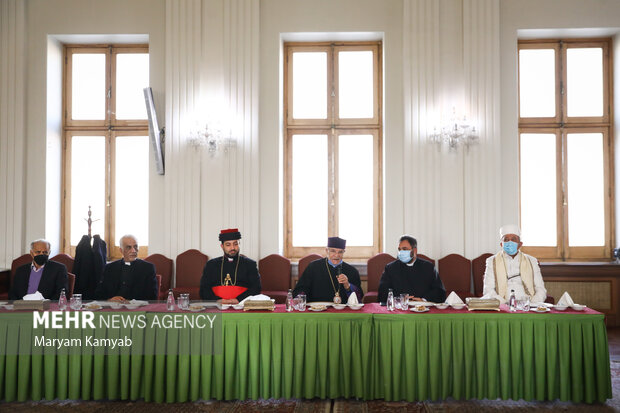 نمایندگان اقلیت های مذهبی در دیدار با حسین امیر عبداللهیان وزیر امور خارجه حضور دارند