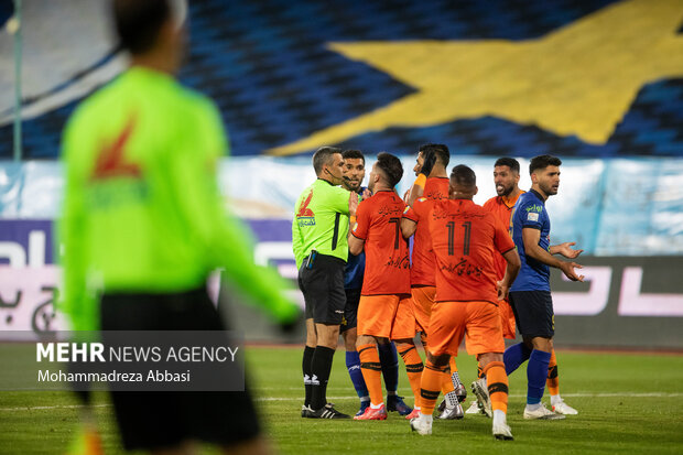 منصوریان و حاج‌ملک داوران پرسپولیس و استقلال در هفته پانزدهم