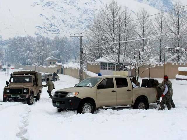 پاکستان کے علاقہ مری میں برفباری میں پھنسے 19 سیاح جاں بحق