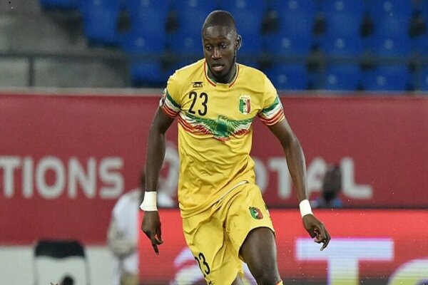 Malili futbolcu Ousmane Coulibaly maç sırasında kalp krizi geçirdi