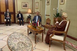 Iranian, Omani FMs hold talks in Muscat on bilateral ties