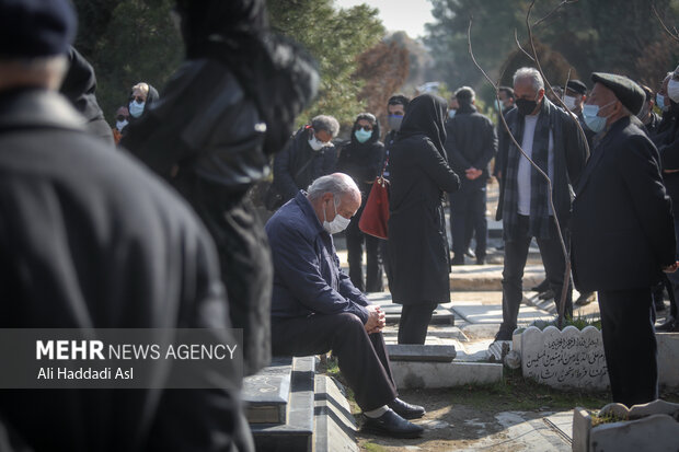 مراسم تشییع و خاکسپاری حمید لبخنده صبح روز دوشنبه بیست دی ماه در بهشت زهرا برگزار شد