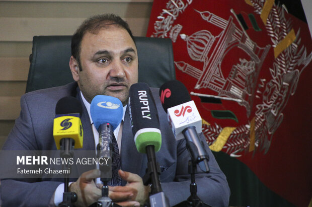 گفتگوی سرپرست سفارت افغانستان پیرامون نشست سیاسیون با طالبان
