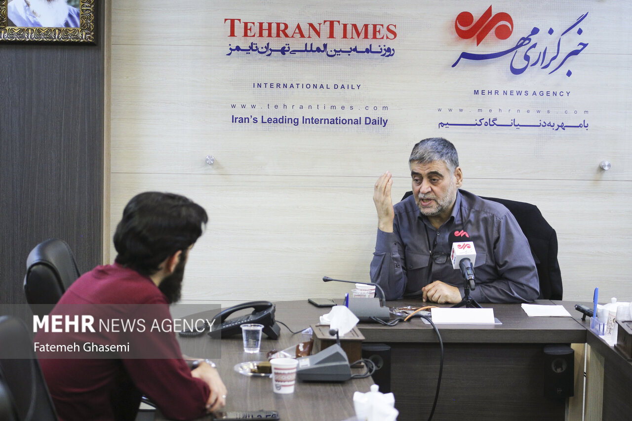  جعفر جهروتی زاده  در حال گفتگو با خبرنگار خبرگزاری مهر پیرامون عملیات ظفر است 