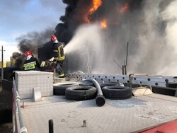 آتش در شرکت چرم بویین زهرا مهار نشده است/ سرنوشت نامعلوم ۳ مفقودی حادثه