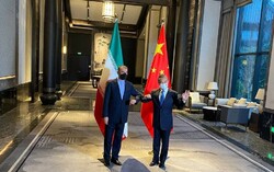 أمير عبداللهيان يلتقي وزيرالخارجية الصيني