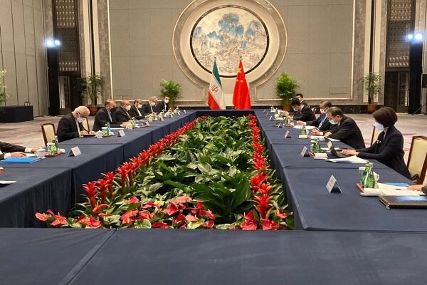 Iran, China FMs discuss diverse issues in face-to-face talks