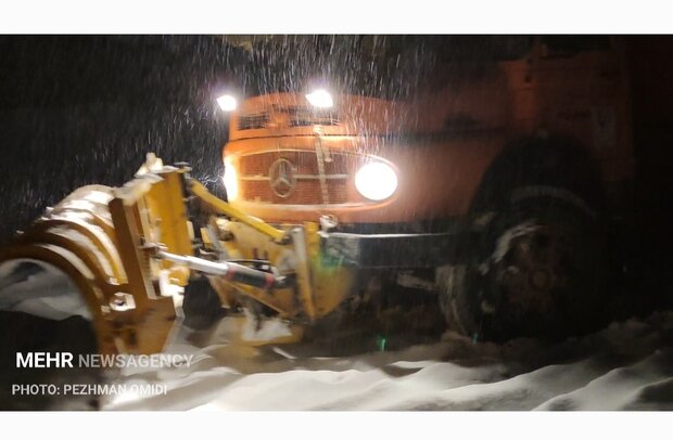 بارش سنگین برف راه دهها روستای کهگیلویه و بویراحمد را مسدود کرد