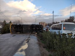 تصادف اتوبوس مسافربری با درخت در اصفهان ۶ مصدوم داشت