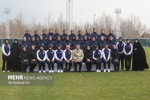 National women's football team departs for Asian nation cup