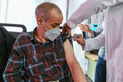 ۲۹ درصد کارمندان و صنوف مازندران دوز سوم واکسن را تزریق نکردند