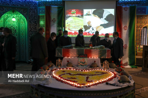 مراسم خاکسپاری پیکر دو شهید گمنام هشت سال دفاع مقدس در وزارت کشور برگزار شد