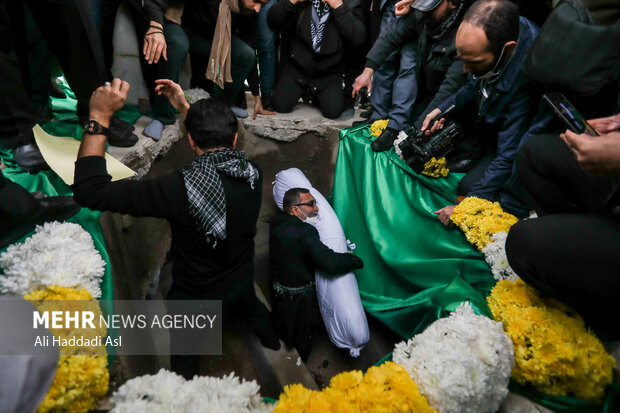 Bodies of 2 Holy Defense martyrs buried in interior ministry
