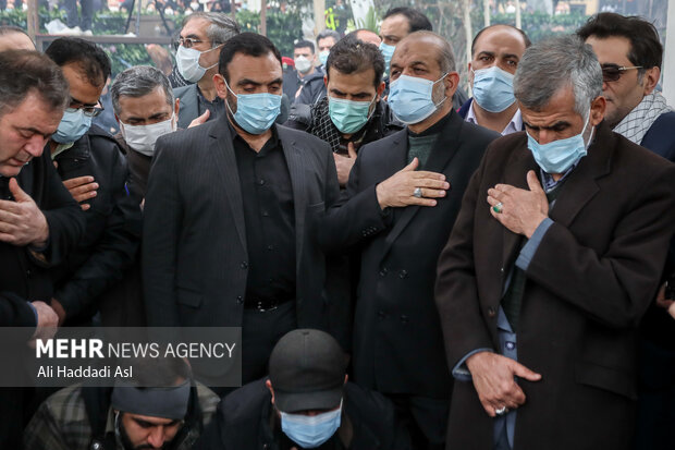  احمد وحیدی وزیر کشور در مراسم خاکسپاری پیکر دو شهید گمنام هشت سال دفاع مقدس حضور دارد