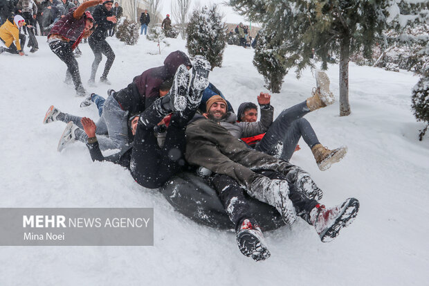 Snow brings joy to people in Tabriz
