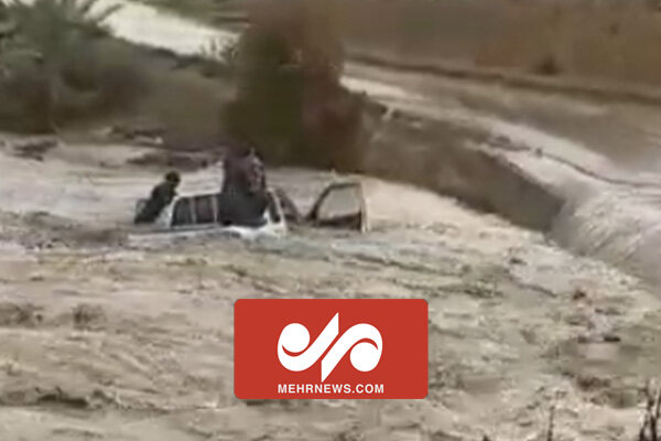 نجات کارکنان شرکت نفت از سیلاب در گچساران