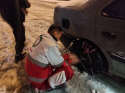 امدادرسانی به ۲۶۰ مسافر گرفتار در برف