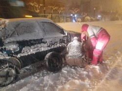امداد رسانی به ۱۰۵۹ مسافر گرفتار در برف در جاده های کردستان